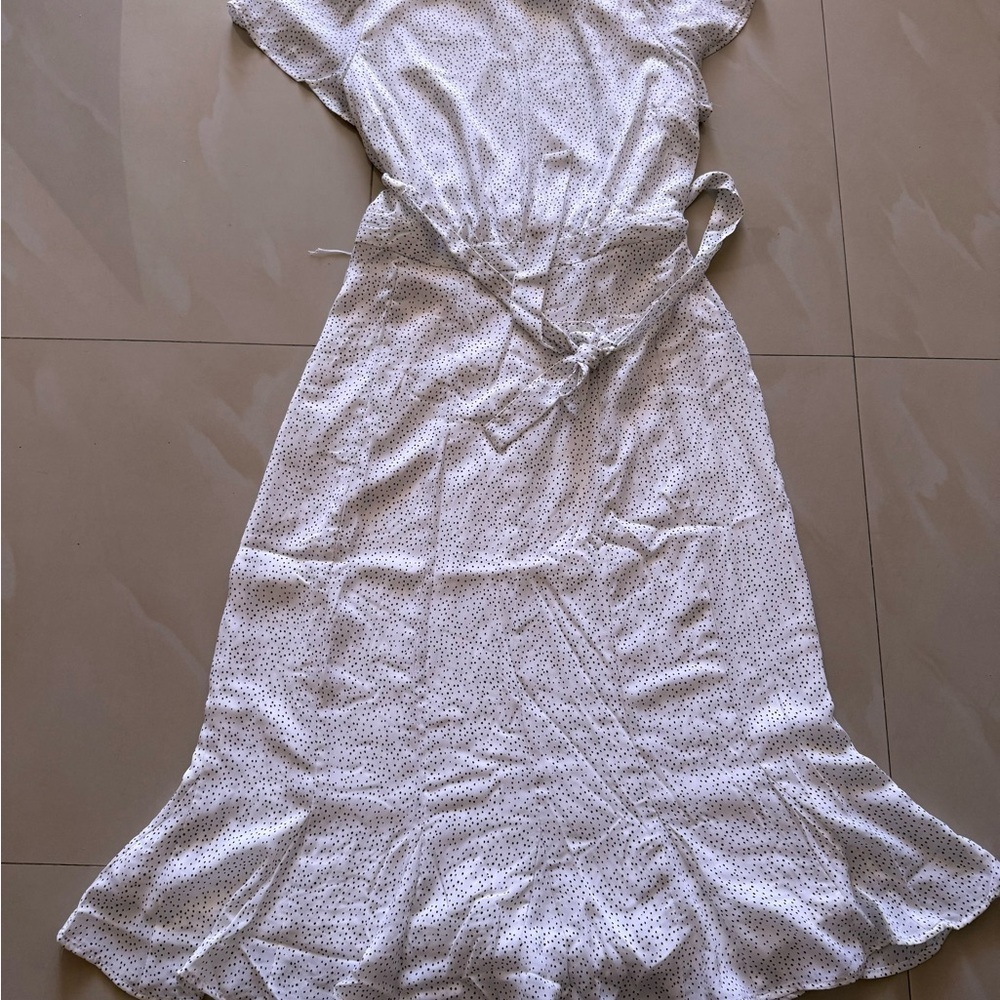 Silver Midi Sundress with Flutter Sleeves and Crew Neck - Picture 14 of 15